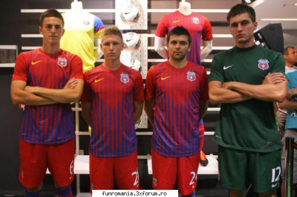 steaua are un nou echipament foarte frumos si nou versiunea 2011 - 2012 . stelei